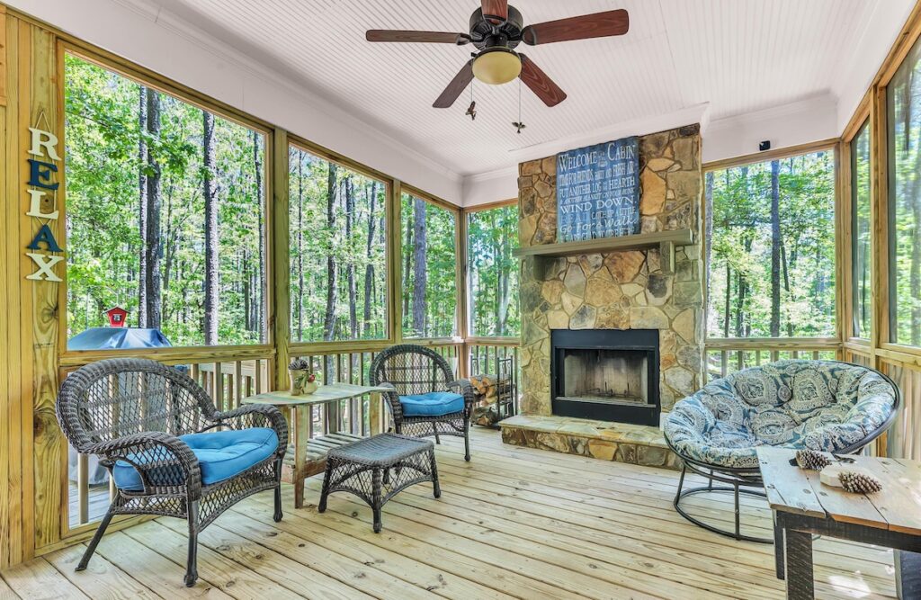 173 Village Circle screened porch