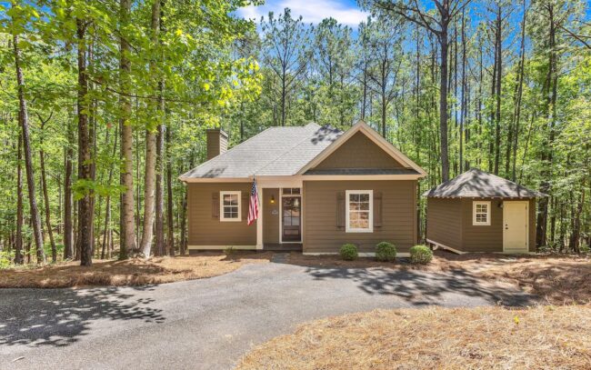 173 Village Circle Curb View