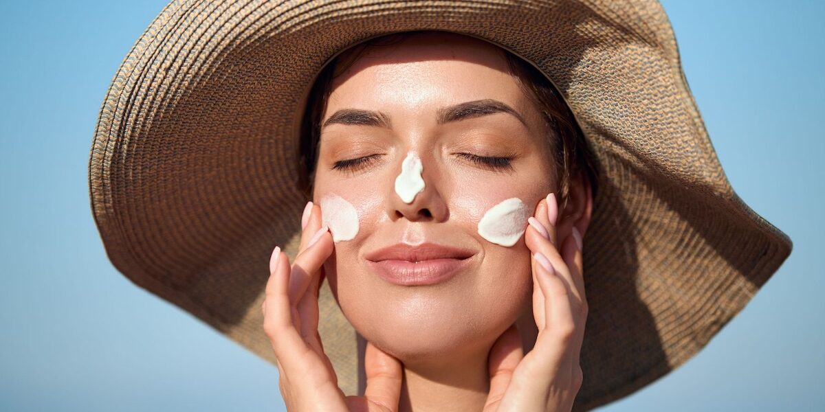 Sunscreen facial protection with a hat