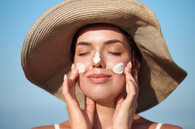 Sunscreen facial protection with a hat