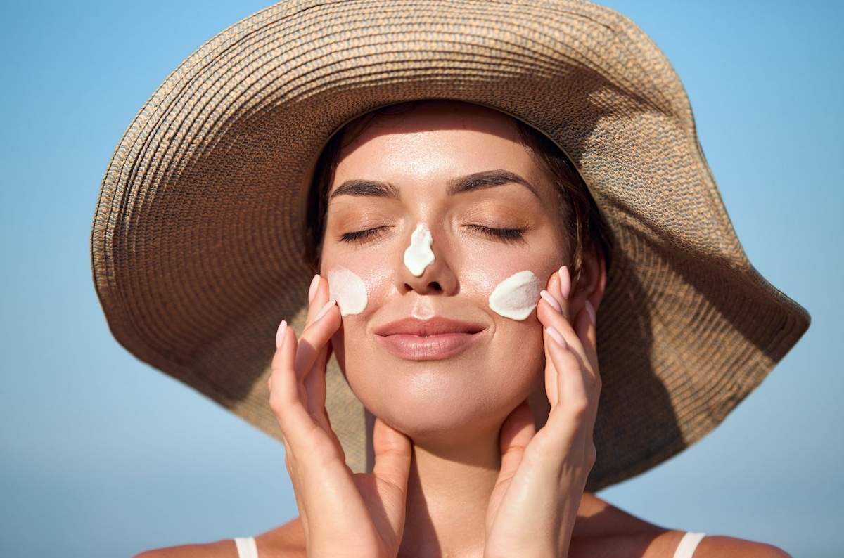 Sunscreen facial protection with a hat