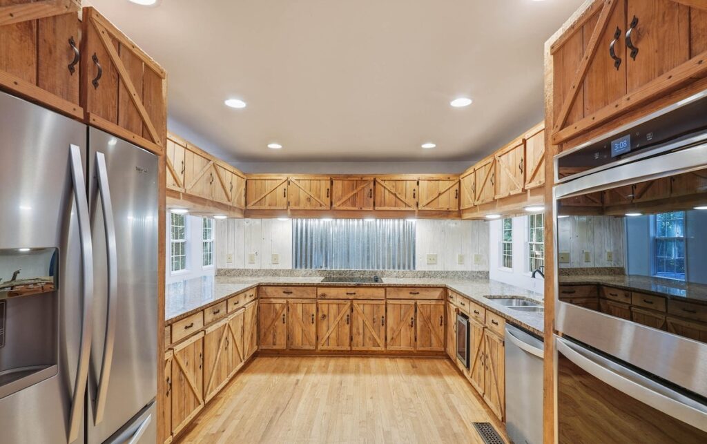 6741 Horseshoe Bend Road Kitchen